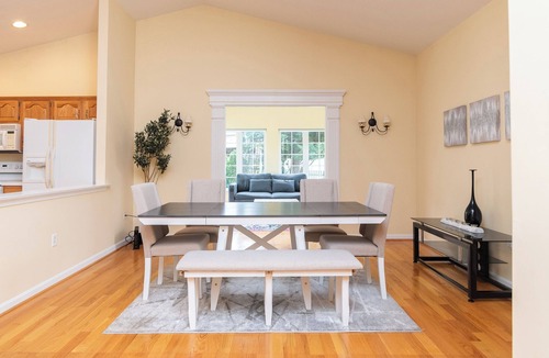 Maplewood House | Ray of Sunshine-Dog Friendly, 4BR, furnished deck