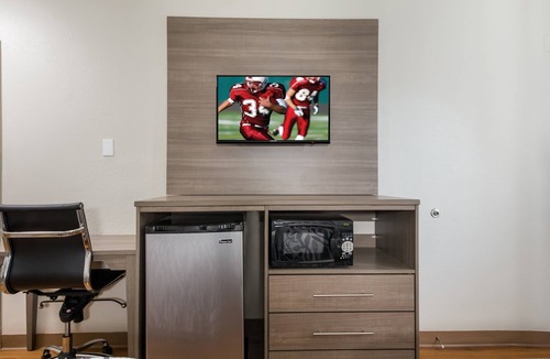 Arena District Hotel | Red Roof Inn San Antonio E – Frost Bank Center