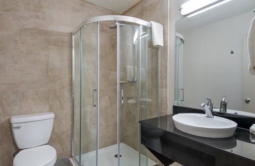 Arena District Hotel | Red Roof Inn San Antonio E – Frost Bank Center