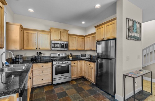 Redmond House | Redmond 3BR/2BA retreat: Views, pool, hot tub, fireplace. Adventure ready!