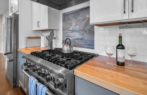 Jefferson House | Reduced Rate! Relax by the Pool @ My Sister's Place w Detached 3rd BR/Media Room