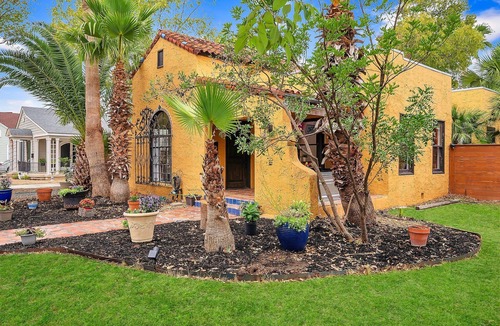 Jefferson House | Reduced Rate! Relax by the Pool @ My Sister's Place w Detached 3rd BR/Media Room