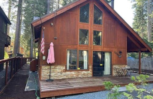 Tahoma House | Relax at Rustic Tahoe Charm - Minutes to Lake