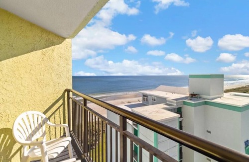 Myrtle Beach Hotel | Relax w/Full Kitchen + Balcony View in Stunning Beach Suite