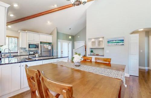 Redmond House | Relaxation & Adventure in Eagle Crest - Charming Townhouse with Resort Amenities