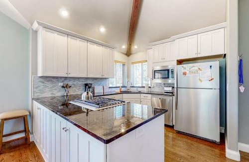Redmond House | Relaxation & Adventure in Eagle Crest - Charming Townhouse with Resort Amenities
