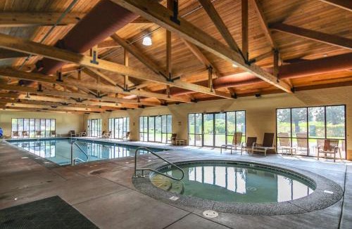 Redmond House | Relaxation & Adventure in Eagle Crest - Charming Townhouse with Resort Amenities