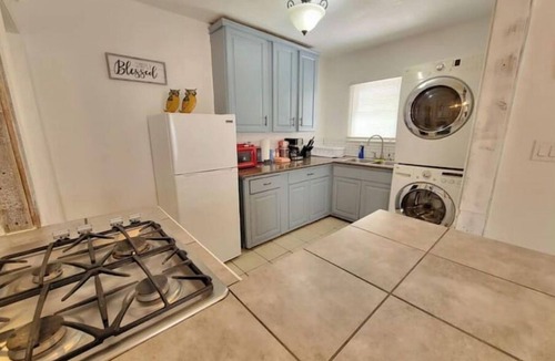 Denver Heights House | Relaxing KING bed & 2 queen beds 1 mile to Downtown Riverwalk