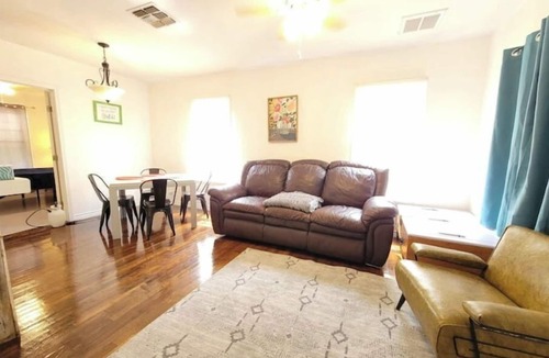 Denver Heights House | Relaxing KING bed & 2 queen beds 1 mile to Downtown Riverwalk