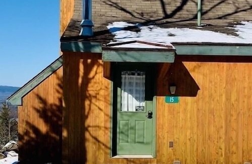 Rangeley Condo | Relaxing Ski-in/Ski-out Mountainside Getaway