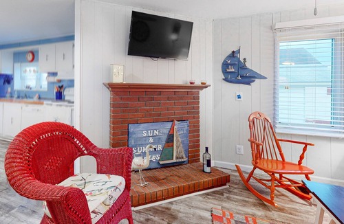 Montego Bay House | Remodeled, Waterfront Home on a Bayside Canal w/ Sun Porch, WiFi & Laundry