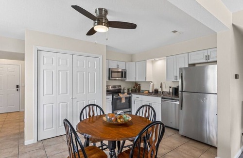 Lee's Summit Villa | Remote Work Ready | 3BR | Google Fiber | Kings