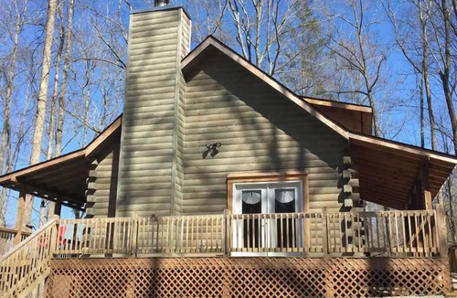 Robbinsville Cabin | Renew & Relax in Tranquil & Comfortable Log Cabin