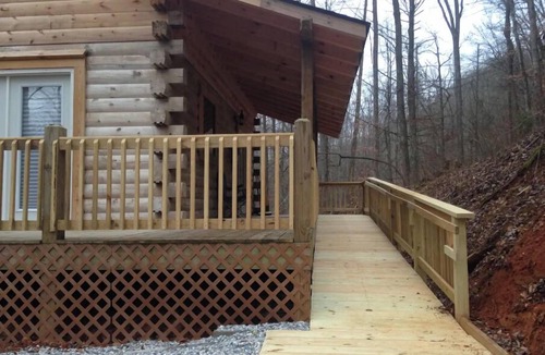 Robbinsville Cabin | Renew & Relax in Tranquil & Comfortable Log Cabin