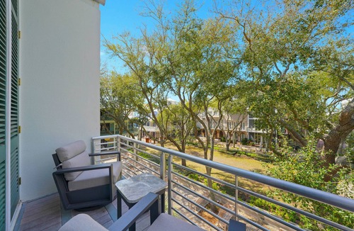 Seaside House | Renovated Luxury Townhome On Ruskin Park in SeasideFL- 3 King Suites