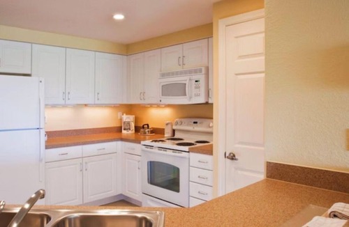 Orange Lake Resort | Resort Sleeps 8 with Lazy River, Pools & AC next to Disney World parks.