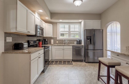 Leavenworth House | River's Echo: Downtown Leavenworth, Hot Tub, Walk Everywhere, Family Friendly!
