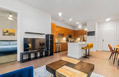 King William Apartment | River Walk Luxury: 2BR Apt | River Views+Pool+Gym