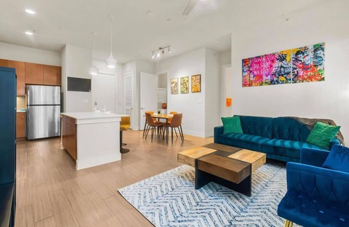 King William Apartment | River Walk Luxury: 2BR Apt | River Views+Pool+Gym