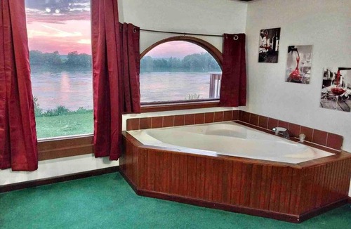 St. Joseph House | Riverfront 2 bdrm Jacuzzi Cabin with Sunset Balcony