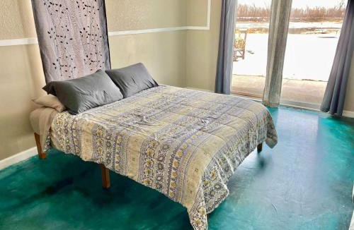 St. Joseph House | Riverfront Studio Cabin with Amazing View and Huge Yard