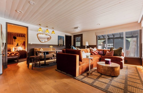 Gold Bar Cabin | Riverglow Retreat - Luxury meets Wellness