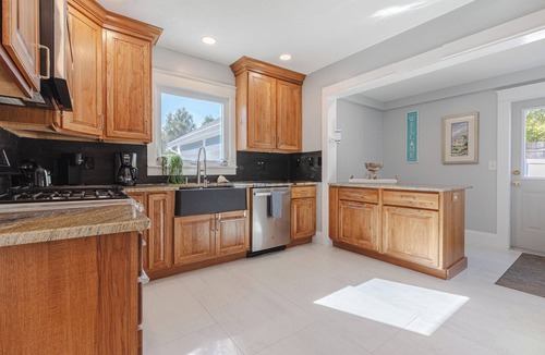 River District House | Riverside Court - Recenelty Uprgaded Pool Home by The Bay & Key Collection
