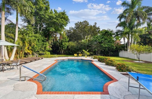River District House | Riverside Court - Recenelty Uprgaded Pool Home by The Bay & Key Collection