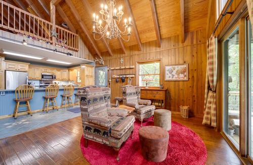 Robbinsville Cabin | Robbinsville Vacation Rental w/Covered Balcony