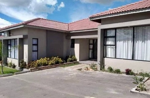 Cathedral Hill Villa | Roma park villa 4