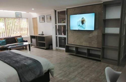 Harare House | Room 1 of 8 Cozy Suites at The Hilltop Guesthouse