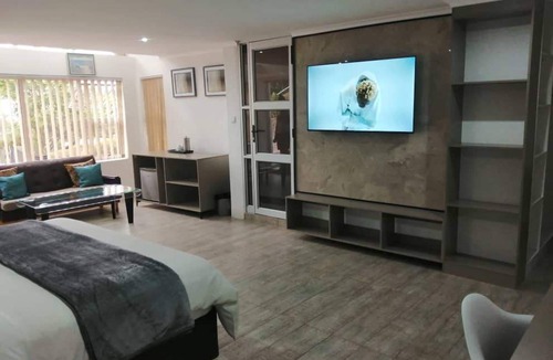 Harare Cabin | Room 1 of 8 Cozy Suites The Hilltop Guesthouse