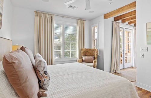Rosemary Beach Condo | Rosemary Loft's Retreat: Barrett Square🏖4 Bikes🏖Priv Beach 🏖 BONFIRES 5/25-8/10 & 9/7-10/12