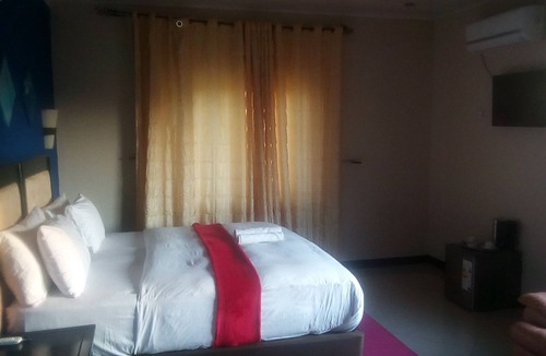 Livingstone Cabin | Royal Olympia Lodges and Safaris