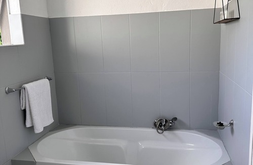Bulawayo Apartment | Royal suite - en-suite bathroom (Bed Only)