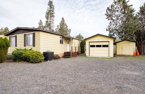 Tumalo House | Rustic Tumalo Deschutes River Retreat