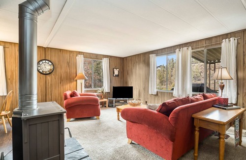 Tumalo House | Rustic Tumalo Deschutes River Retreat
