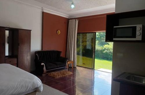 Harare East House | Ryan's Guest House Shawasha Hills Harare Excutive Studio