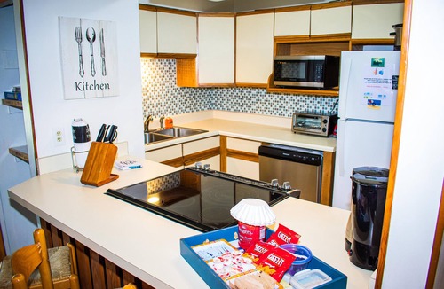 Destin Condo | Sailors Cove Mins to the Beach Family Condo