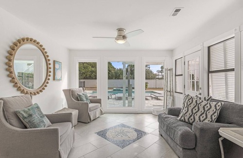 Gulf Pines House | Sand Dollar Hideaway 4 Bedroom & 4 Bath Cottage with Guest House