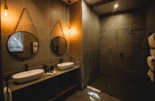Harare Apartment | Sandalwood Lodge Luxury Suite with kitchenette - 2262