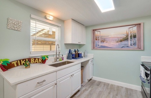 Ridge Wood Heights House | Sarasota Escape: Movie Room & Siesta Beach Fun!