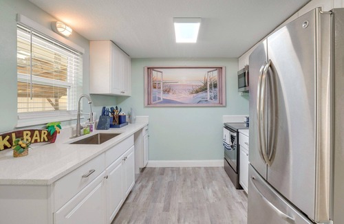Ridge Wood Heights House | Sarasota Escape: Movie Room & Siesta Beach Fun!