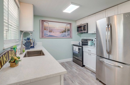 Ridge Wood Heights House | Sarasota Escape: Movie Room & Siesta Beach Fun!