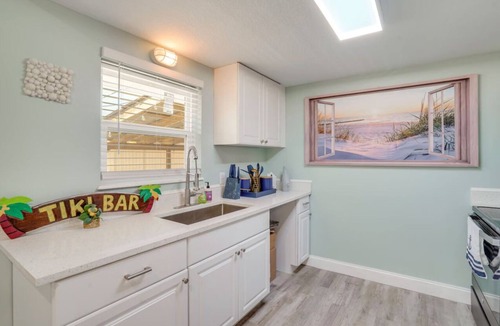 Ridge Wood Heights House | Sarasota Escape: Movie Room & Siesta Beach Fun