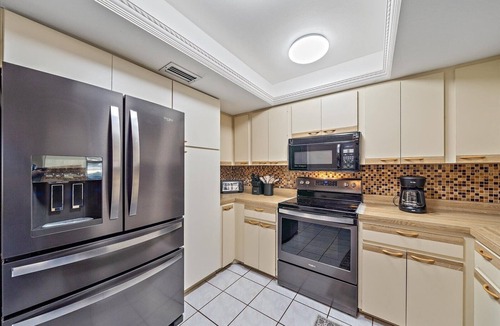 Fruitville House | Sarasota's Sunbeam | Private Pool, Smart TV + Grill!