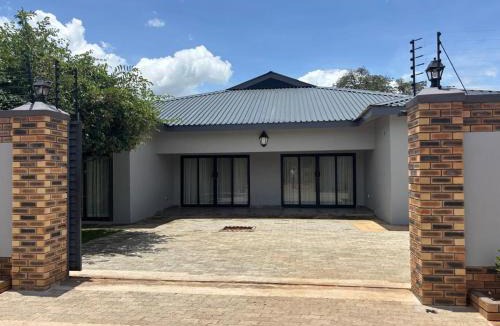 Victoria Falls Bed & Breakfast | Sawubona Guesthouse