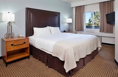 Redmond Hotel | Scenic Canyon Rim Stay with Pool | 3 Units | Redmond Retreat