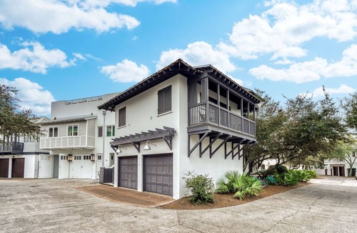Rosemary Beach Apartment | Sea View Carriage House - Close to Beach/Coquina Pool/Main Street! Free Bikes, Fitness & Tennis!