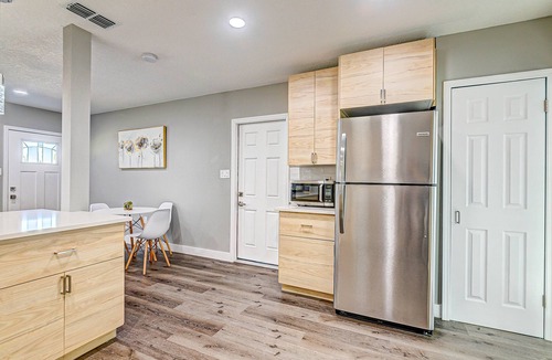 Venetian Way House | Seaside Stay — Foosball Fun, Outdoor Patio & Fully Fenced Backyard 🌞